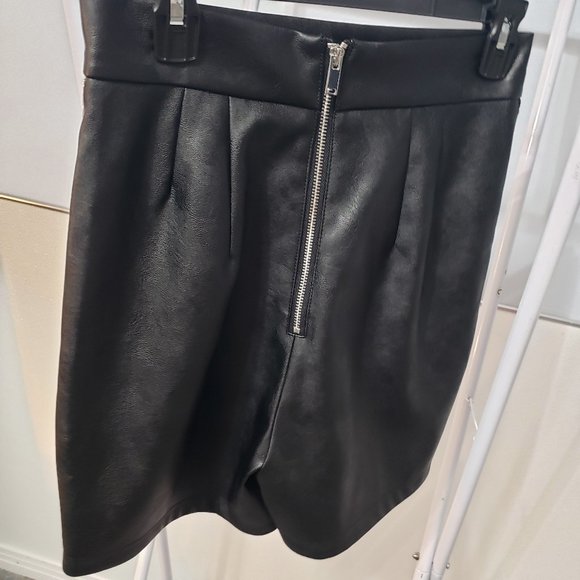 VIXEN by Micheline Pitt Good Things for Bad Girls Vegan Leather Black Shorts Med - Picture 10 of 11